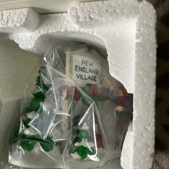 Fresh paint New England village sign department 56 Heritage Village collection - Picture 1 of 1